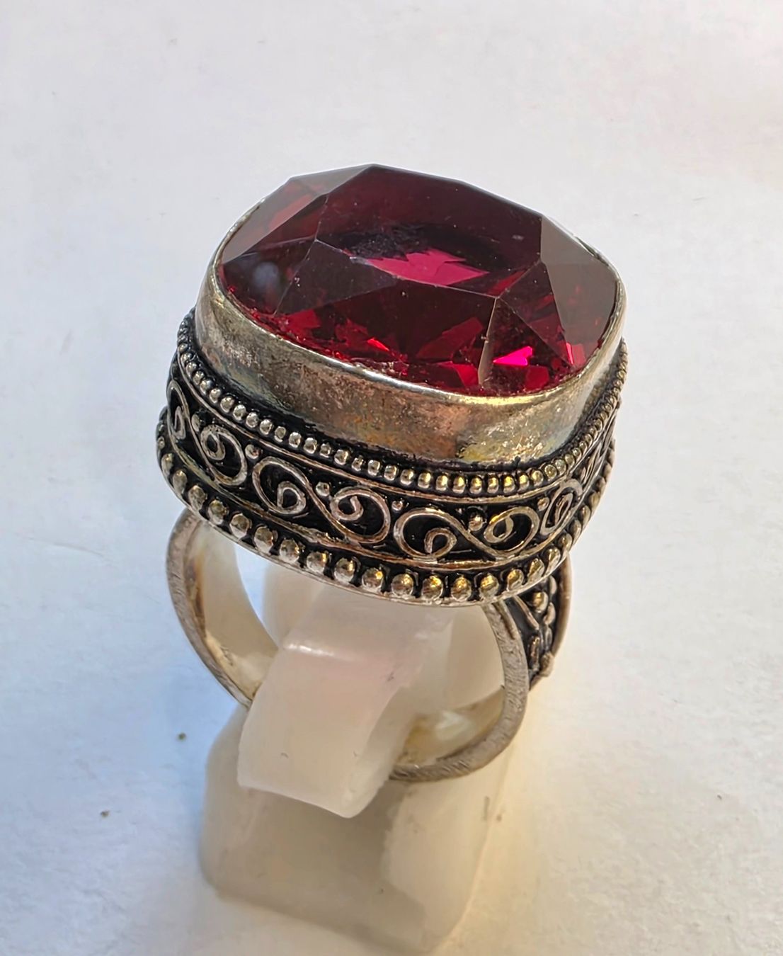 Anelli: Fingerring mit leuchtend rotem Stein – Nuovo (secondo la descrizione) da Zürich venduto da benedikt12 9