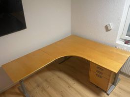 Schreibtisch