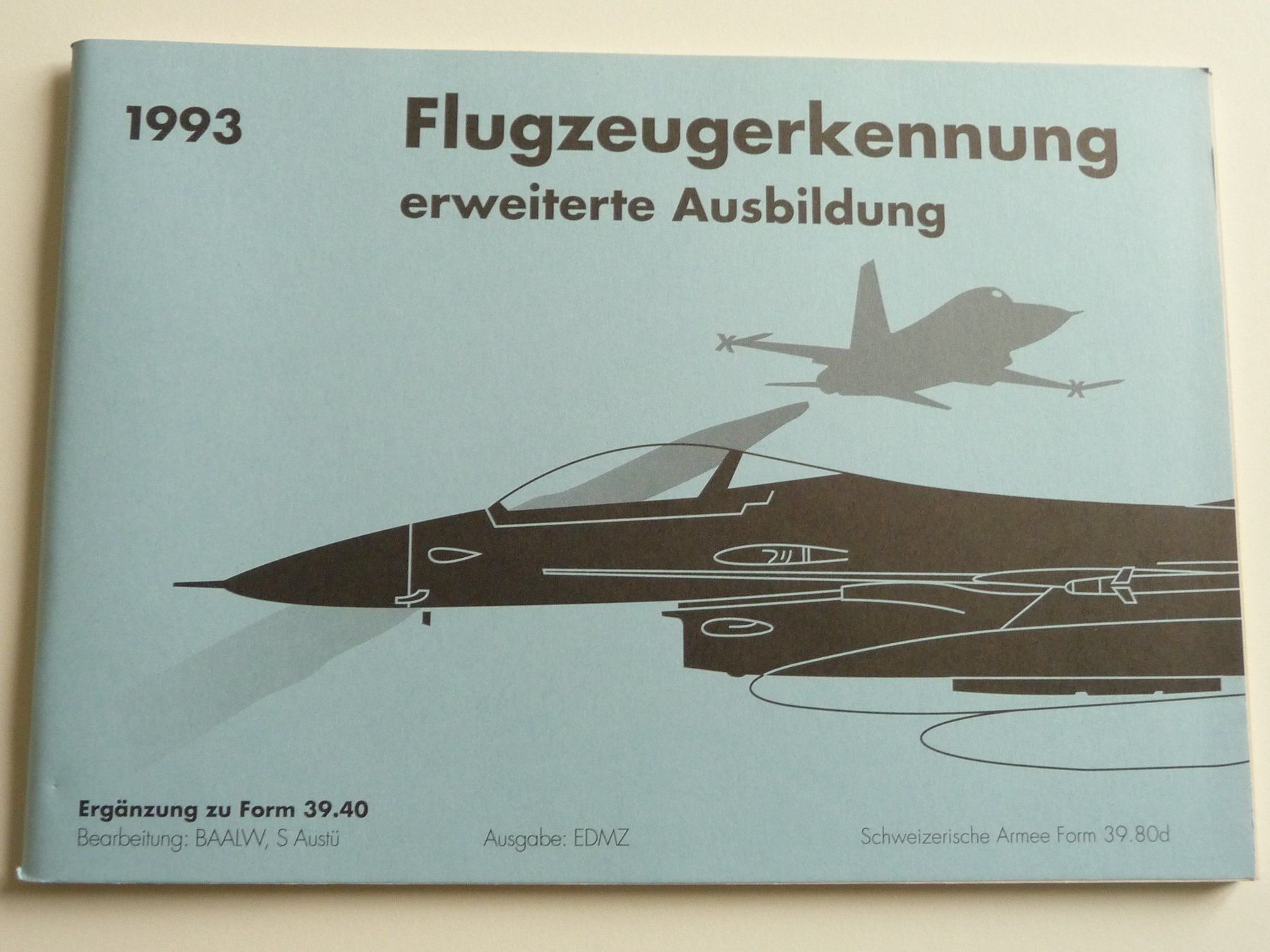 Livres: Reglement Flugzeugerkennung Schweizer Armee 1993 erweiterte – Neuf (Voir description) à Winterthur par ricofly