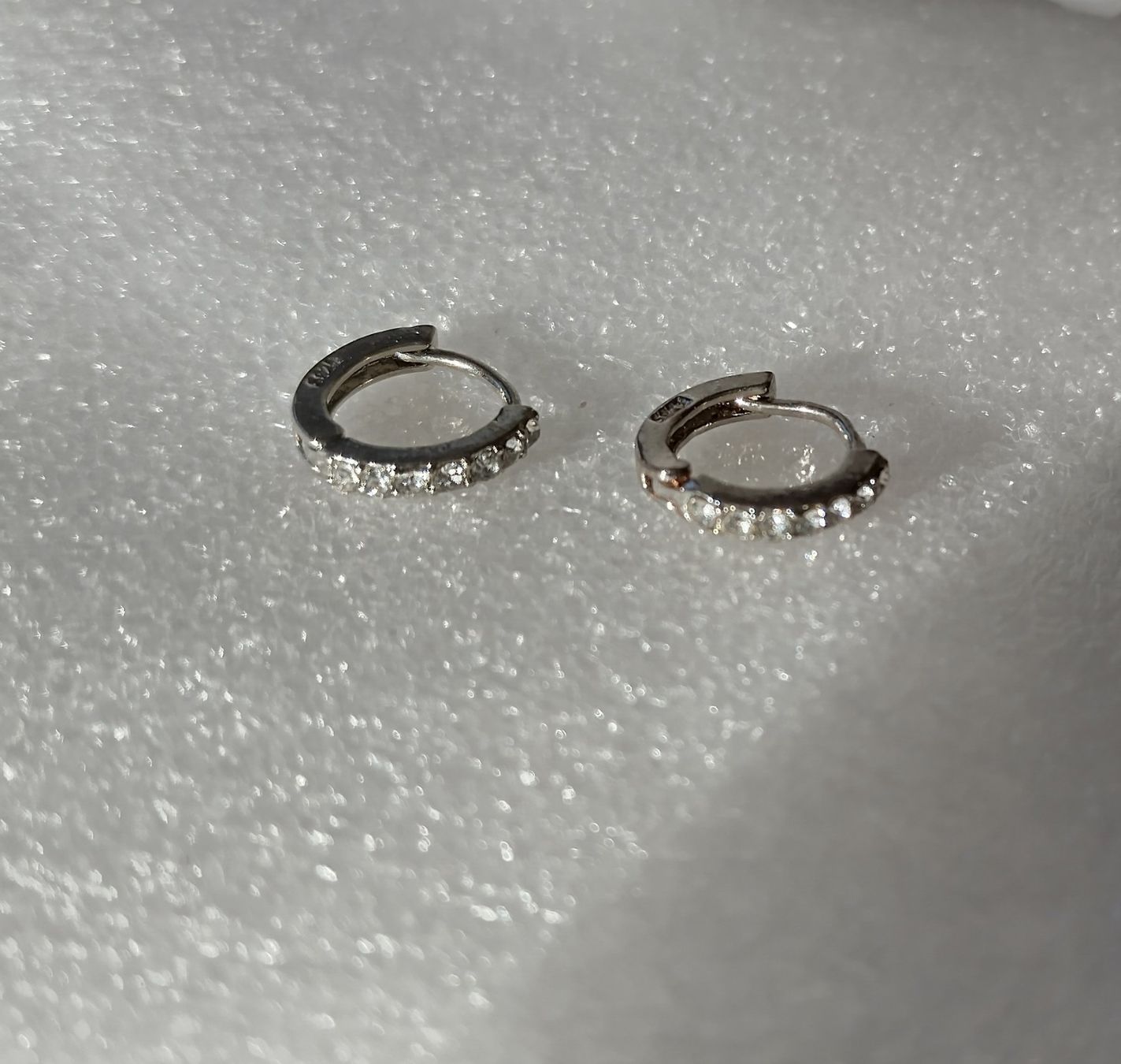 Orecchini pendenti & Orecchini a lobo: OHRRINGE KLEIN SILBER 925 CREOLEN MIT GLITZER – Usato da Romanshorn venduto da Stubsinator