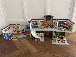 Playmobil Schulhaus mit Turnhalle