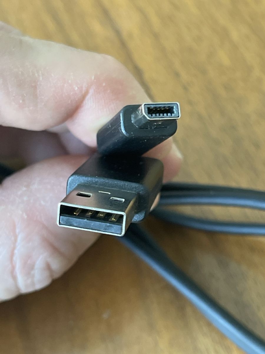 Cavi: Neuwertiges USB-Ladekabel HTC ExtUSB-Kabel – Nuovo (secondo la descrizione) da Unterkulm venduto da AnoliOccasion 1