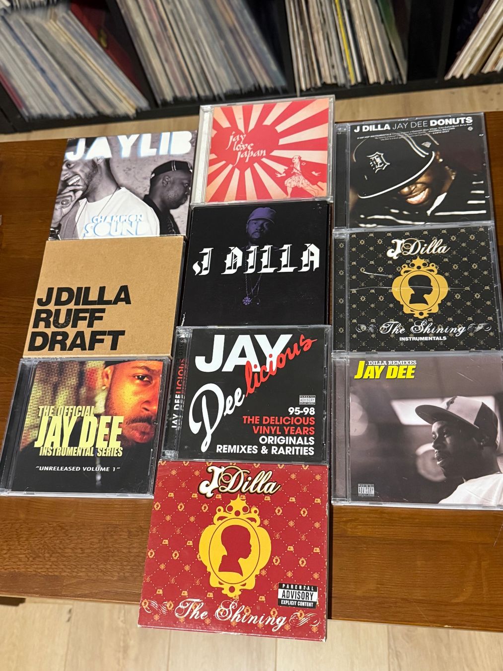 CD: Lot of 10 J Dilla CD + Patch J Dilla – Usato da Delémont venduto da cpop