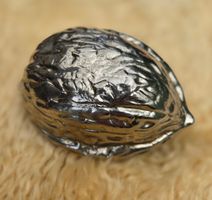Nussknacker im Nuss Design, Metall
