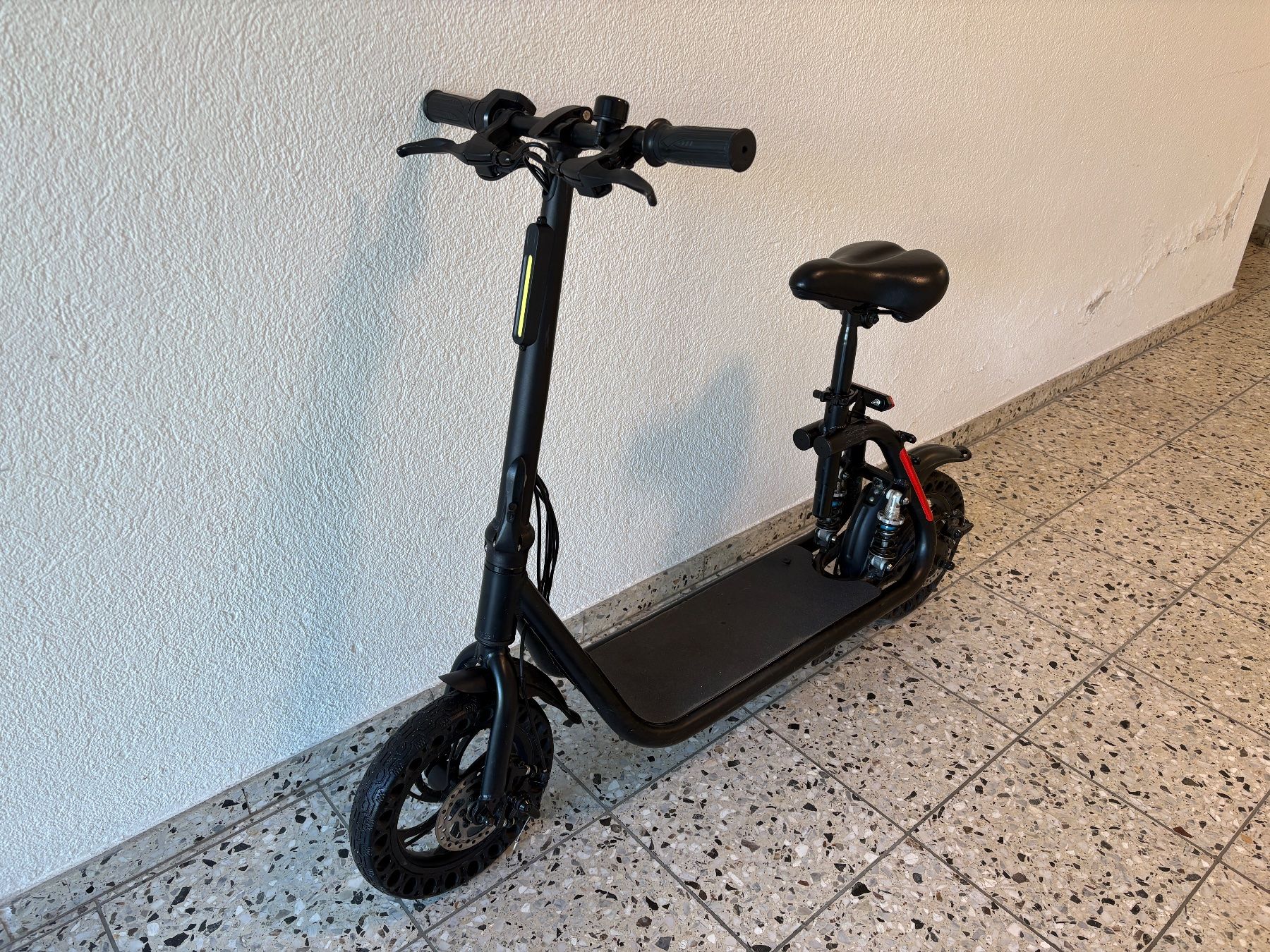 Veicoli elettrici: E-roller/ Escooter – Usato da Hombrechtikon venduto da ina_n8gz 3