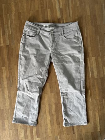 hellgraue halblange Jeans 28/22