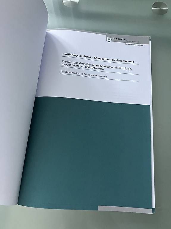 Libri: Compendio Einführung ins Recht – Usato da Wünnewil venduto da thomas1093 1