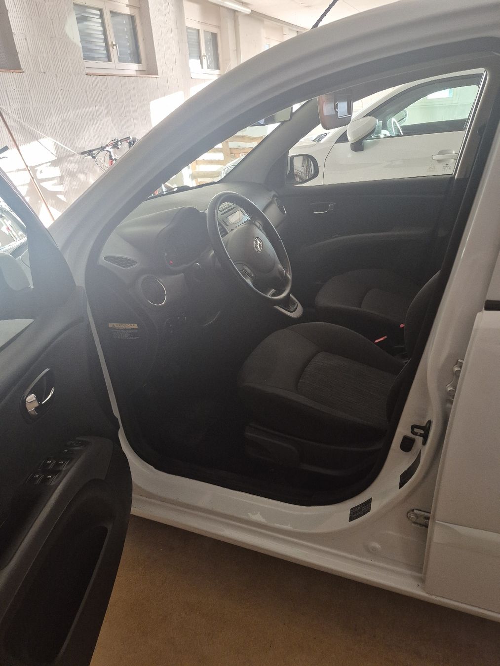 Hyundai Automobili: Hyundai i10 1.2  – Usato da Walchwil venduto da 68q_ldb7 4