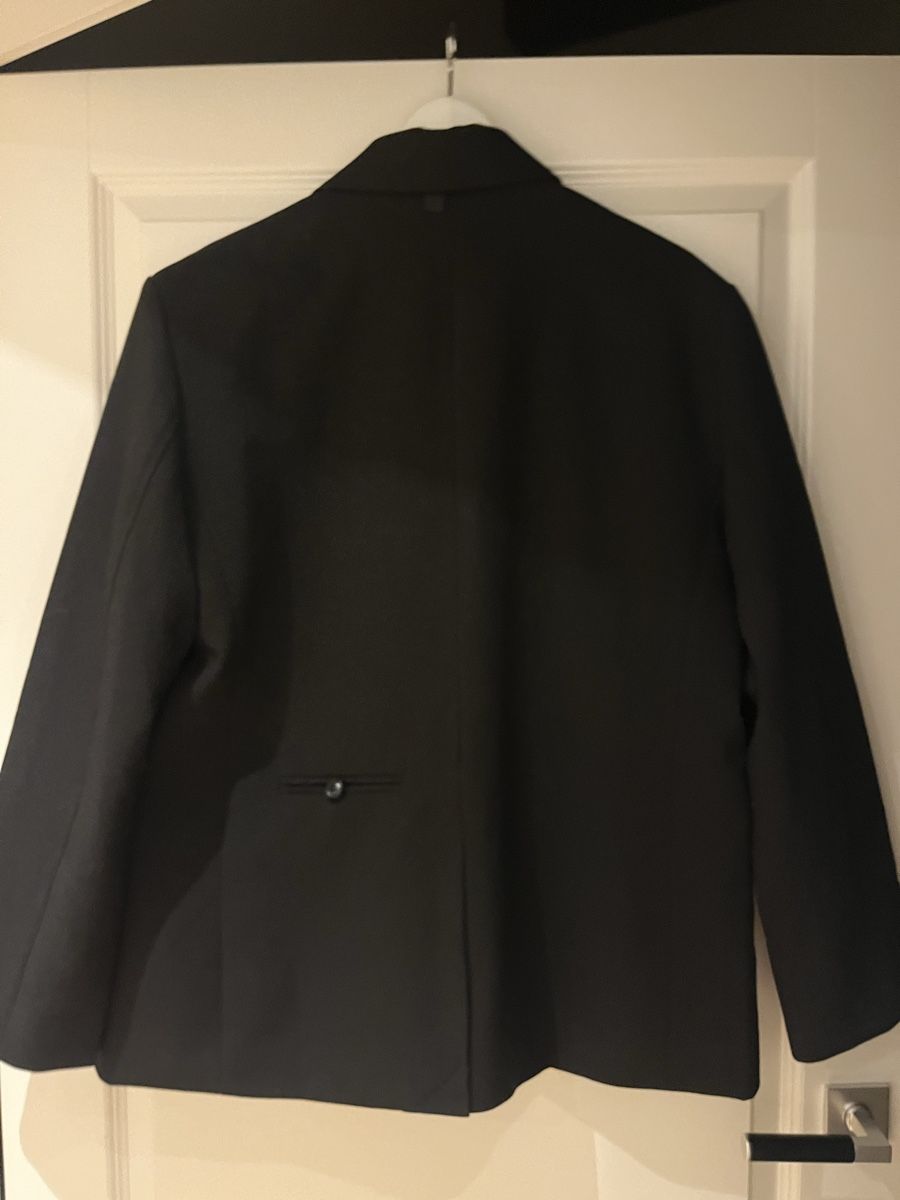 Giacche: Schwarzer Oversize-Blazer von C.H.O.I.C.E. – Usato da Riehen venduto da SalomeTramer 3