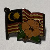 Pin Malaysia Anstecknadel, Flagge mit Hibiskus - Rarität!