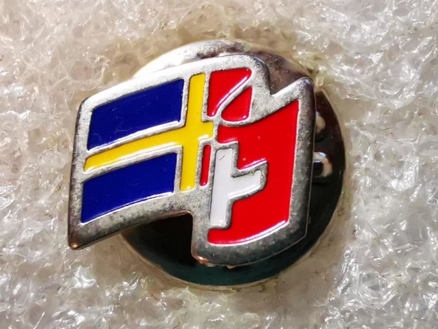 Plaketten & Abzeichen: Ansteckpin 9: Flaggen Schweiz Schweden – Gebraucht aus Oppligen von Pin-Fall-Shop