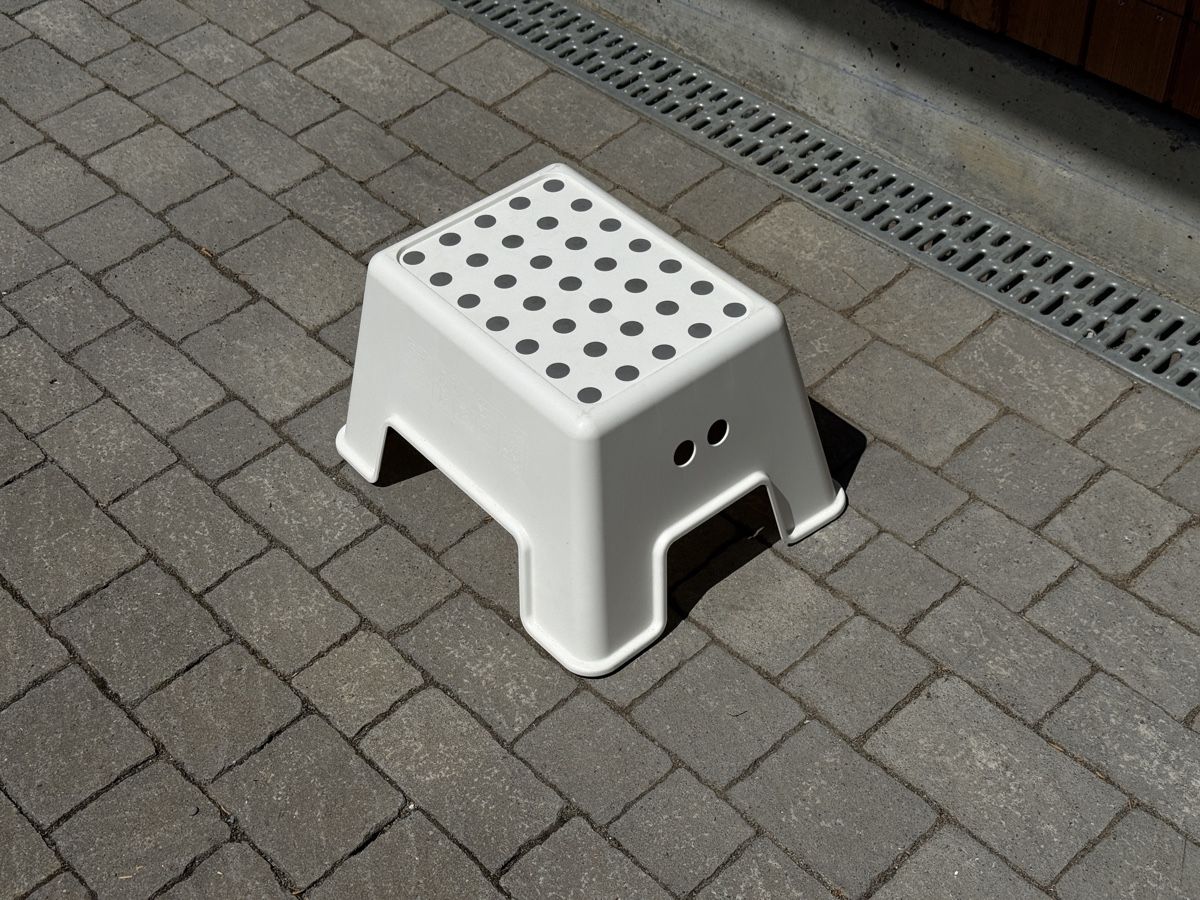 Ikea Tabourets: Trittschemel weiss mit Punkten gebraucht – D'occasion à Villmergen par phi_h8bd 4