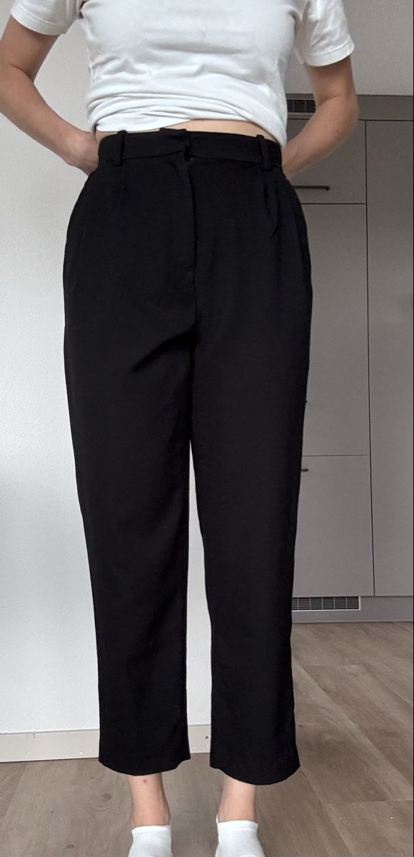 H&M Pantaloni: Schicke, schwarze Stoffhose – Usato da Zürich venduto da CaKoch17
