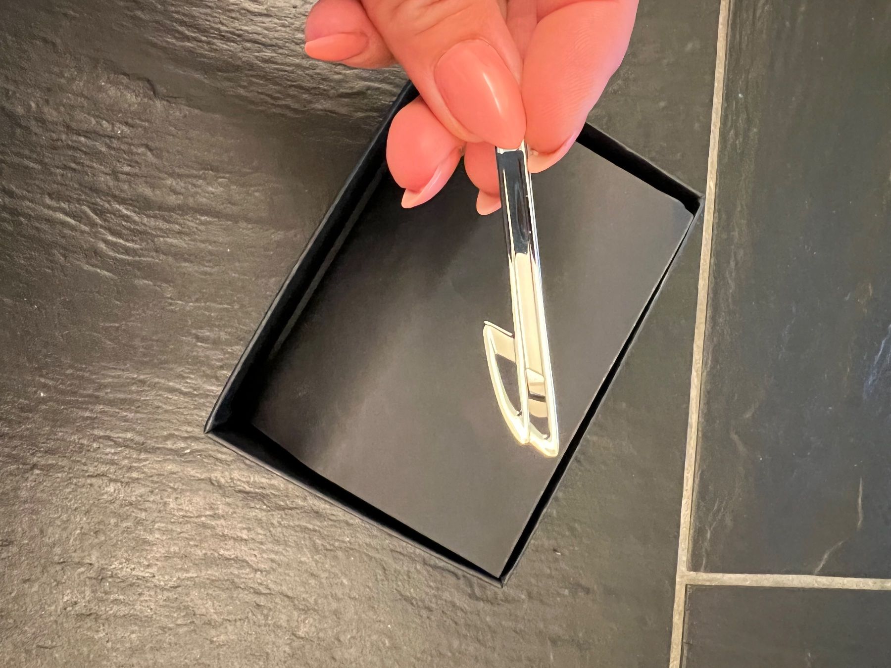 Bentley Krawatten: Krawattennadel von Bentley – Neu und originalverpackt aus Meilen von Dievondort