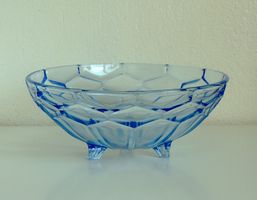 Coupe art déco sur pieds, verre pressé bleu clair, 1940-50s