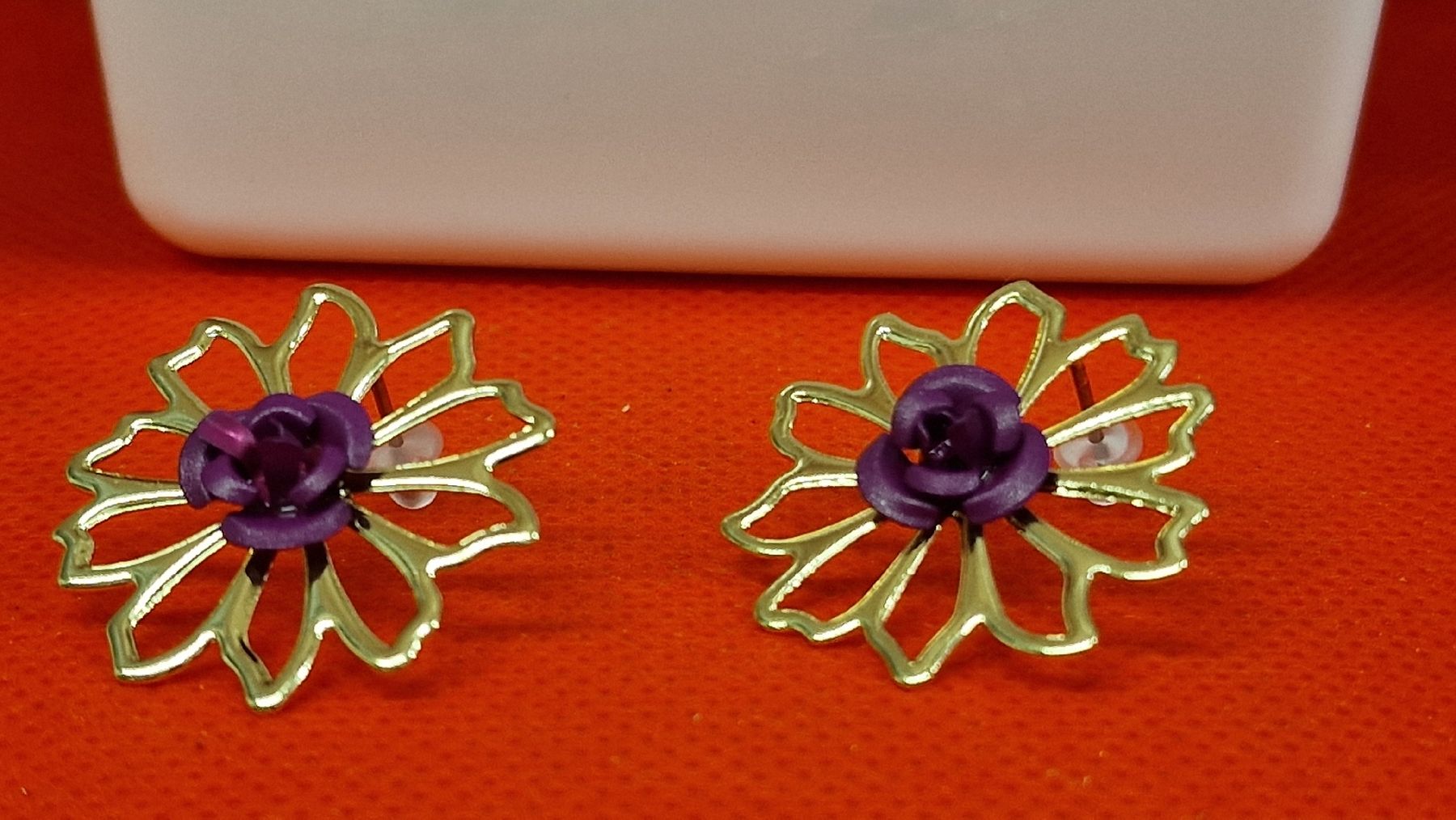 Orecchini pendenti & Orecchini a lobo: Blumen Ohrstecker mit Amethyst – Nuovo (secondo la descrizione) da Herisau venduto da Antiques.AR