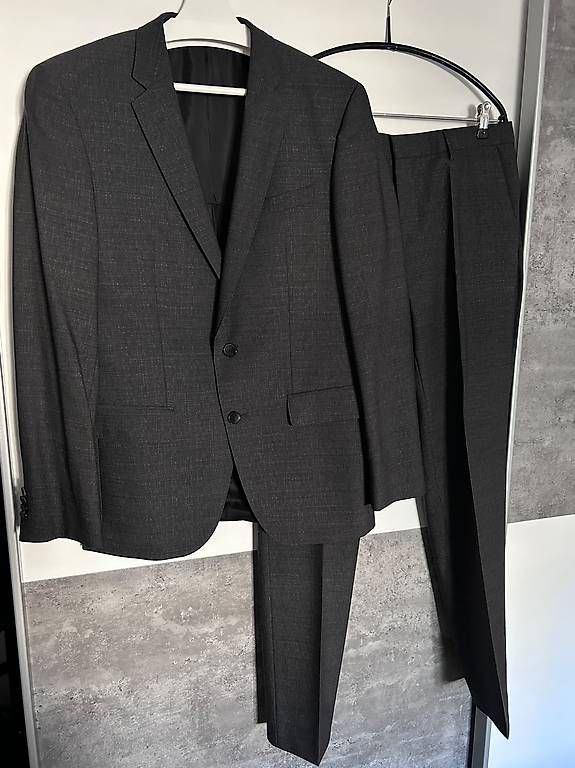 Hugo Boss Anzüge: Anzug Boss anthrazit/dunkelgrau Grösse 48 – Neu (gemäss Beschreibung) aus Niederglatt ZH von Julia_4