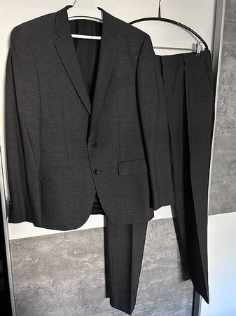 Anzug Boss anthrazit/dunkelgrau Grösse 48