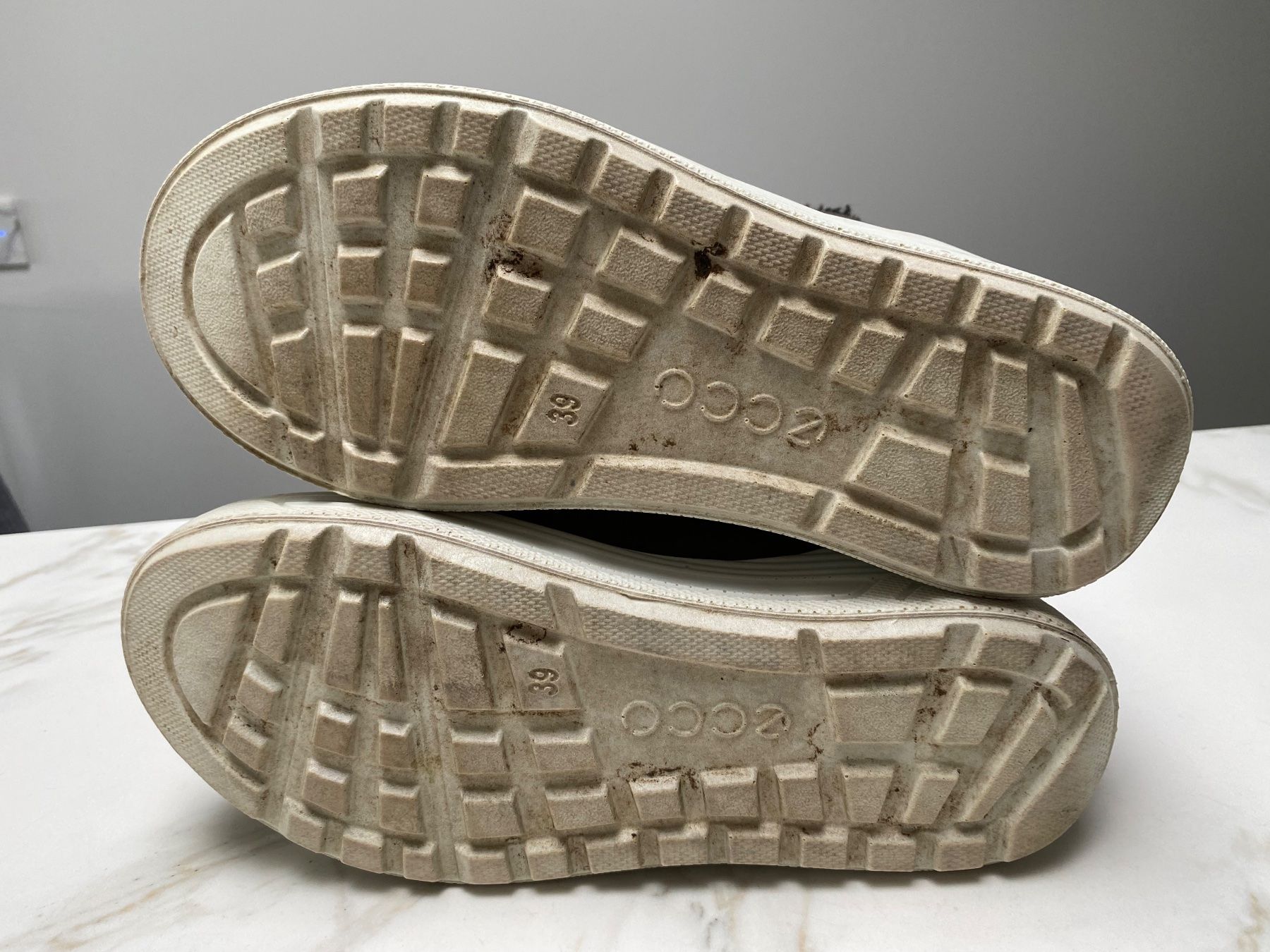 Ecco Scarpe da uomo: Unisex Schuhe ECCO GORE TEX Gr. 39 – Usato da Richterswil venduto da Busanca 7
