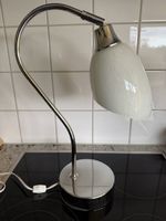 Tischleuchte Metall verchromt mit Glasschirm weiss