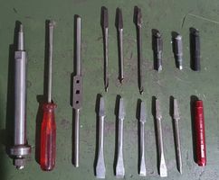 Div. Werkzeug - Schraubenzieher Einsätze PB, Holzbohrer usw.