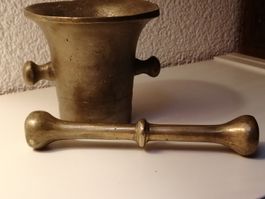 Antiker grosser Mörser mit Pistill