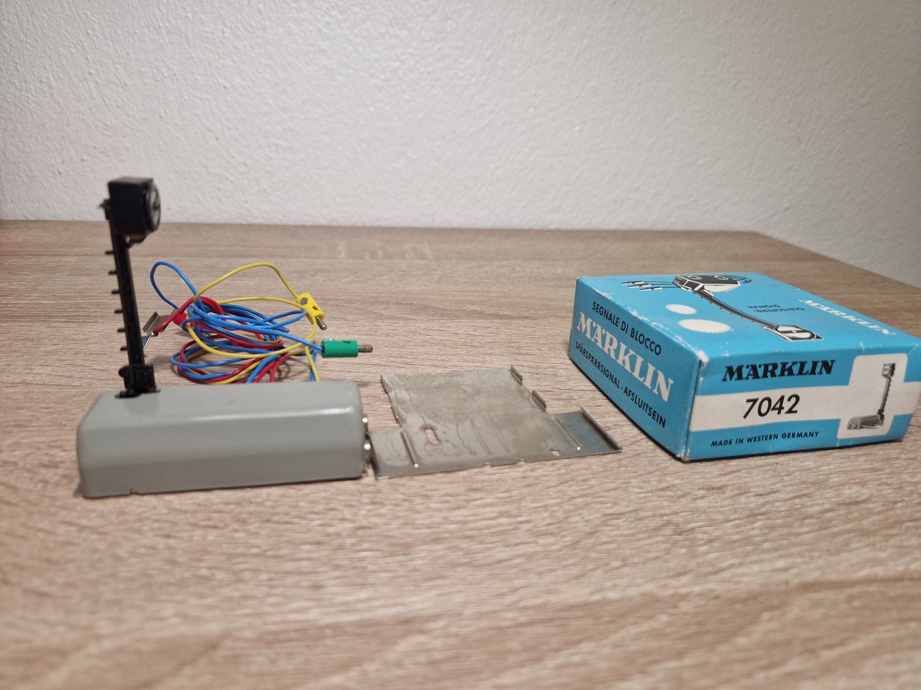 Märklin Modellini di ferrovie: Märklin 7042 Gleissperrsignal H0 – Usato da St-Aubin-Sauges venduto da tantome 1