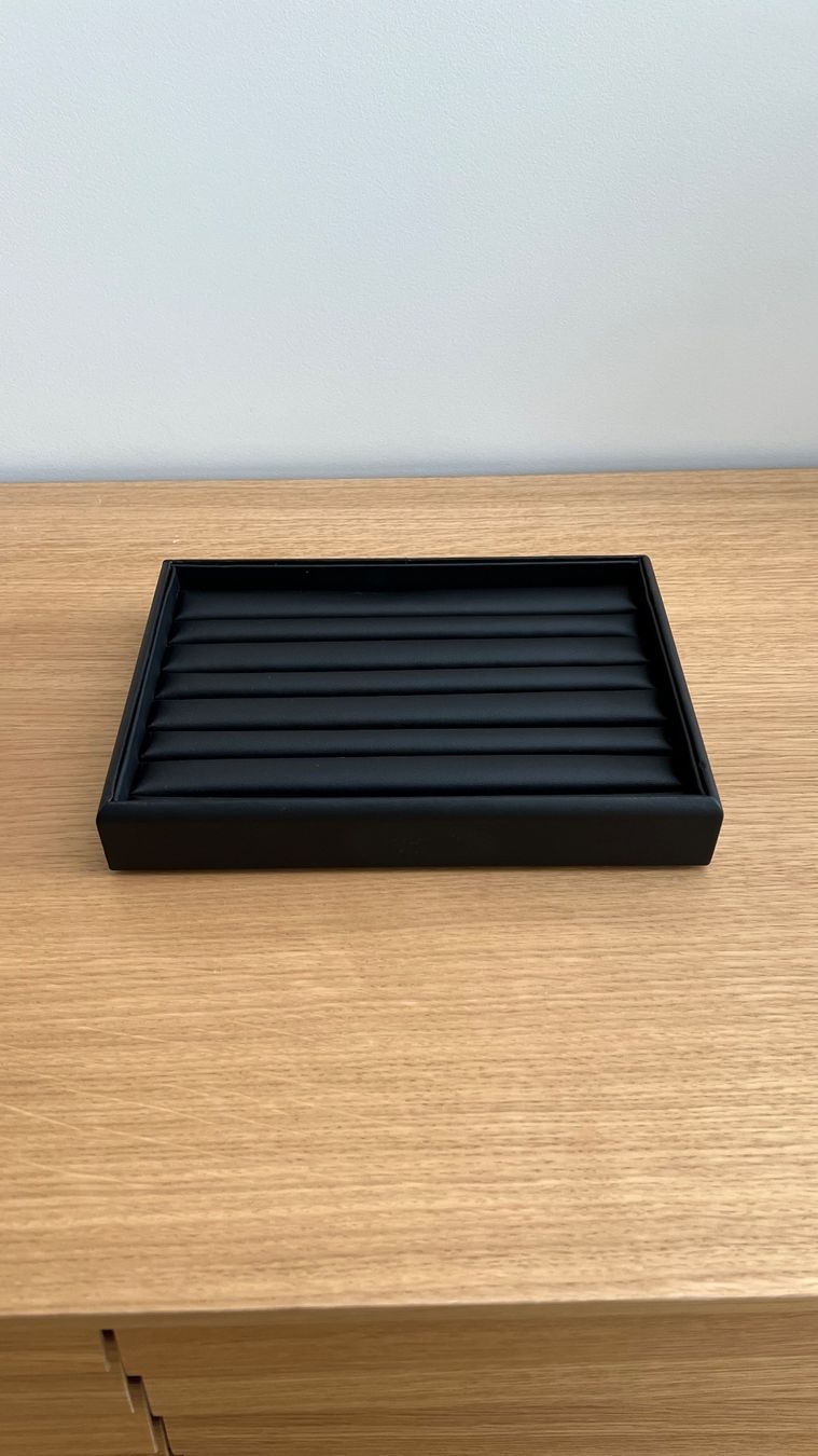 Portagioie: Ringdisplay / Schmuckdisplay (Klein) – Usato da Versoix venduto da thejewelryclub