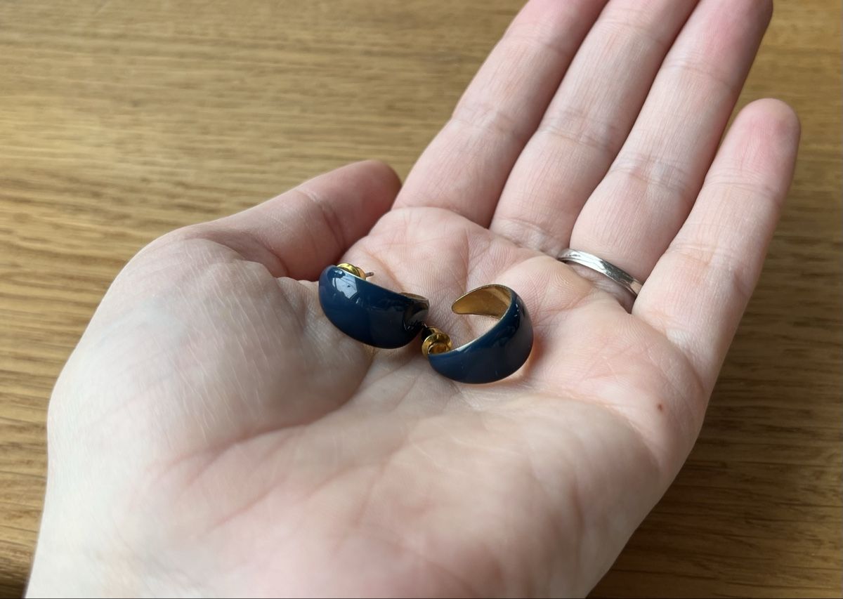 Orecchini pendenti & Orecchini a lobo: Kleine Kreolen blau gold – Nuovo (secondo la descrizione) da Zürich venduto da car_cr6w 1