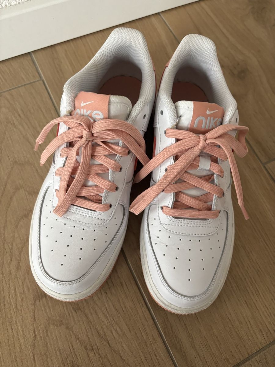 Nike Damenschuhe: Nike Air – Gebraucht aus Courrendlin von Sasoou07 1