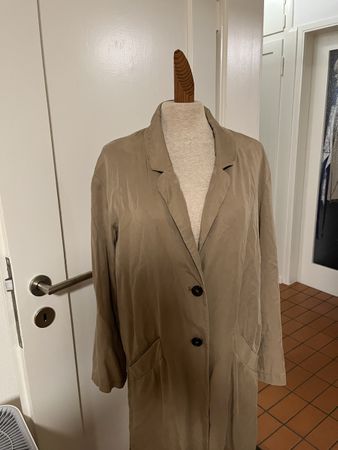 Leichte frühlingsjacke/ trenchcoat Grösse XS von Bershka