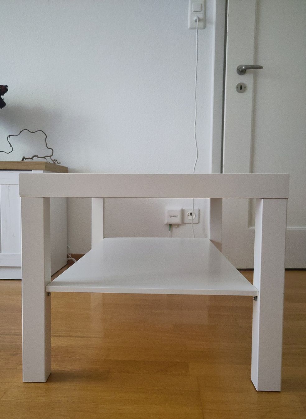 Tables: Weißer Couchtisch mit Ablage – D'occasion à Zürich par ana_h5cq 5