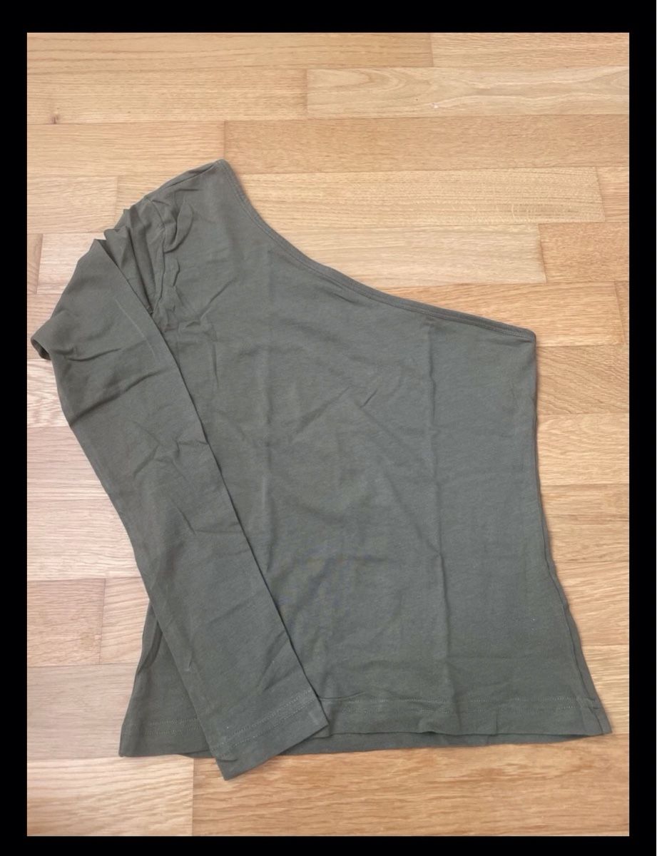 Top: One Shoulder Langarmshirt oliv Grösse S – Usato da St. Gallen venduto da chr_275x