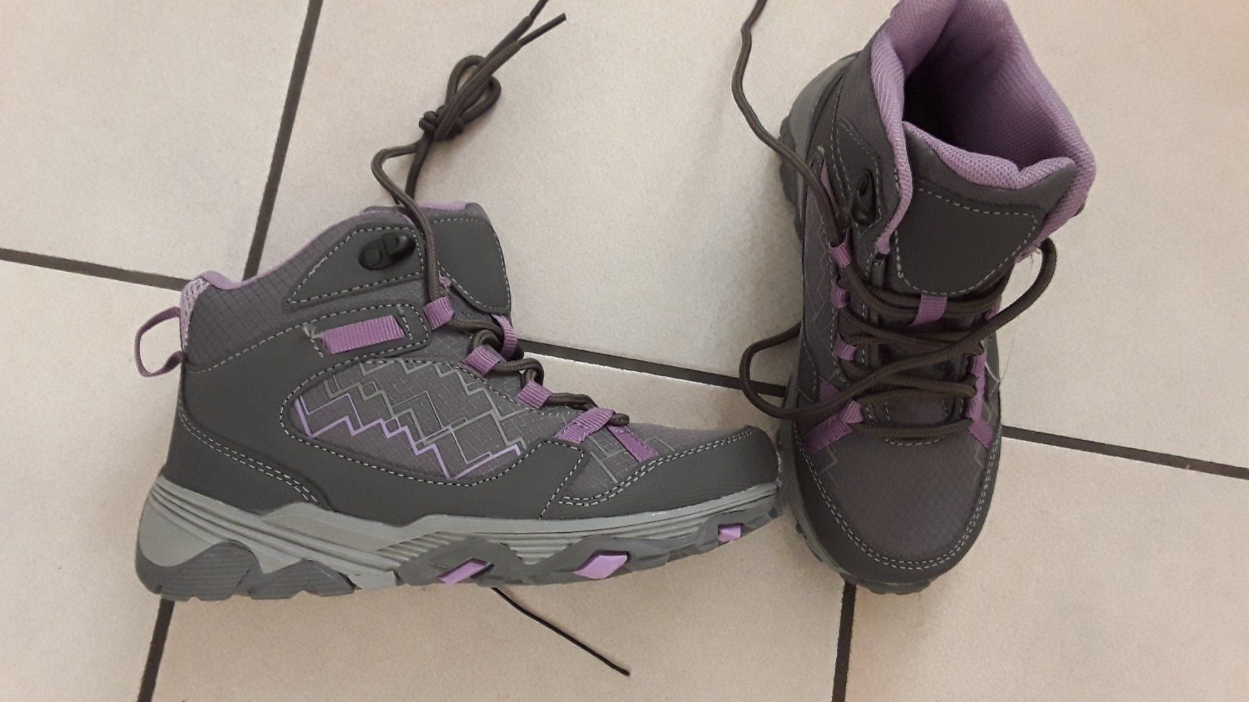 Chaussures garçon: Neu wanderschuhe / trekkingschuhe – Neuf avec emballage d'origine à Dagmersellen par L.Ga.