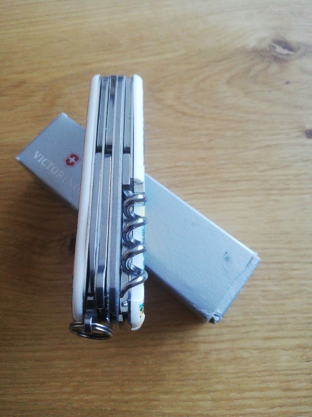 Victorinox Coltelli tascabile: Victorinox Huntsman Comic Spez. Edt. – Usato da Balgach venduto da VicAlox 4