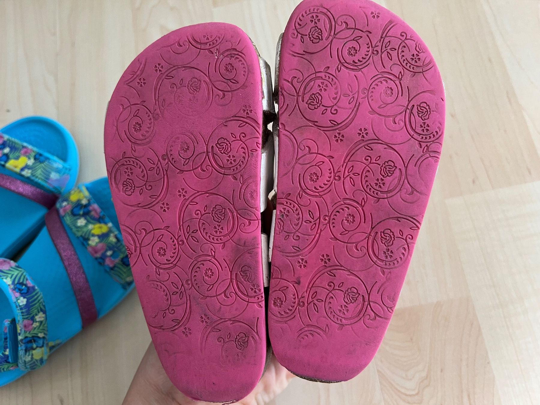Crocs Scarpe per ragazze: Set Crocs C8 + Ixoo Ledersandalen Mädchen Gr. 24-25 – Usato da Siebnen venduto da dte_9kmw 4