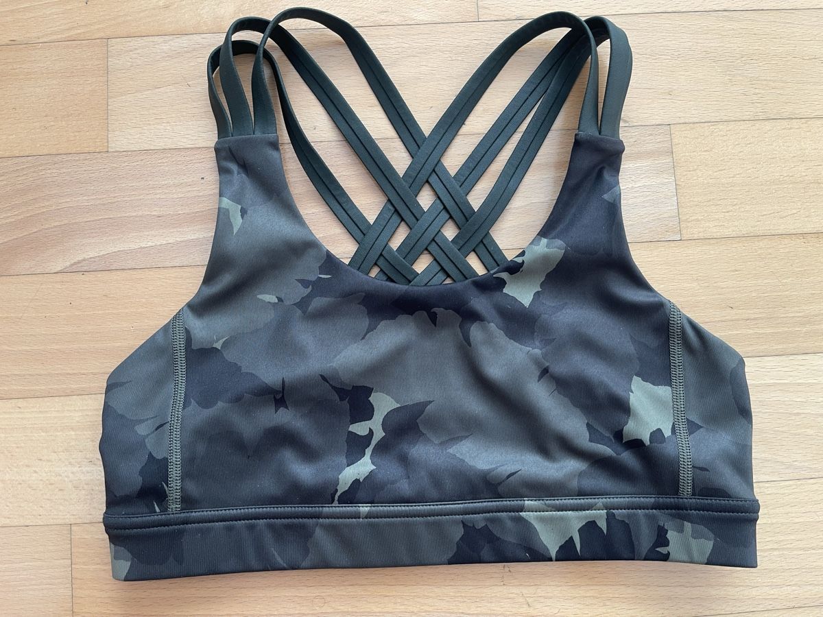 Lululemon Tops: Lululemon Sport Bra – Gebraucht aus Castagnola von Car2X2N