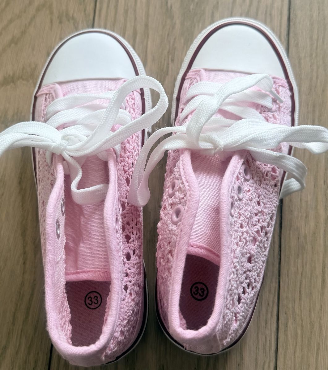 Scarpe per ragazze: Baskets roses ajourées, pointure 33 style Converse – Nuovo e nell'imballaggio originale da Lausanne venduto da mik_l5py
