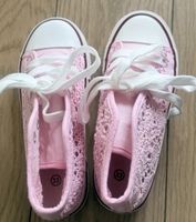 Baskets roses ajourées, pointure 33 style Converse
