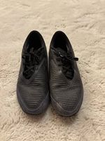 Schwarze Nike Hallenschuhe