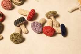 Katze Spielzeug neu - Lustige Pilz mit Glöckchen