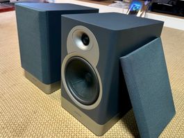 2 Regal-Boxen gross, Jamo S7-17-II dunkel, Neuware aus Set.