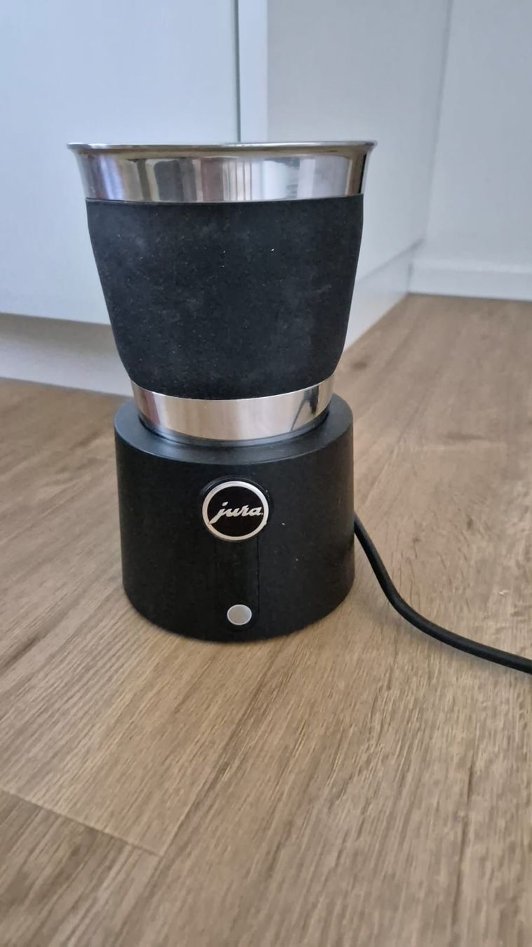Jura Elettrodomestici da cucina: Jura Automatic Milk Frother Hot & Cold Milchschäumer – Usato da Edlibach venduto da ar-schreinerei
