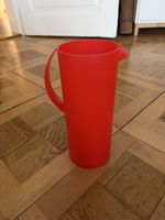 Plastikkrug mit Henkel und Ausguss – rot – 1,4 Liter