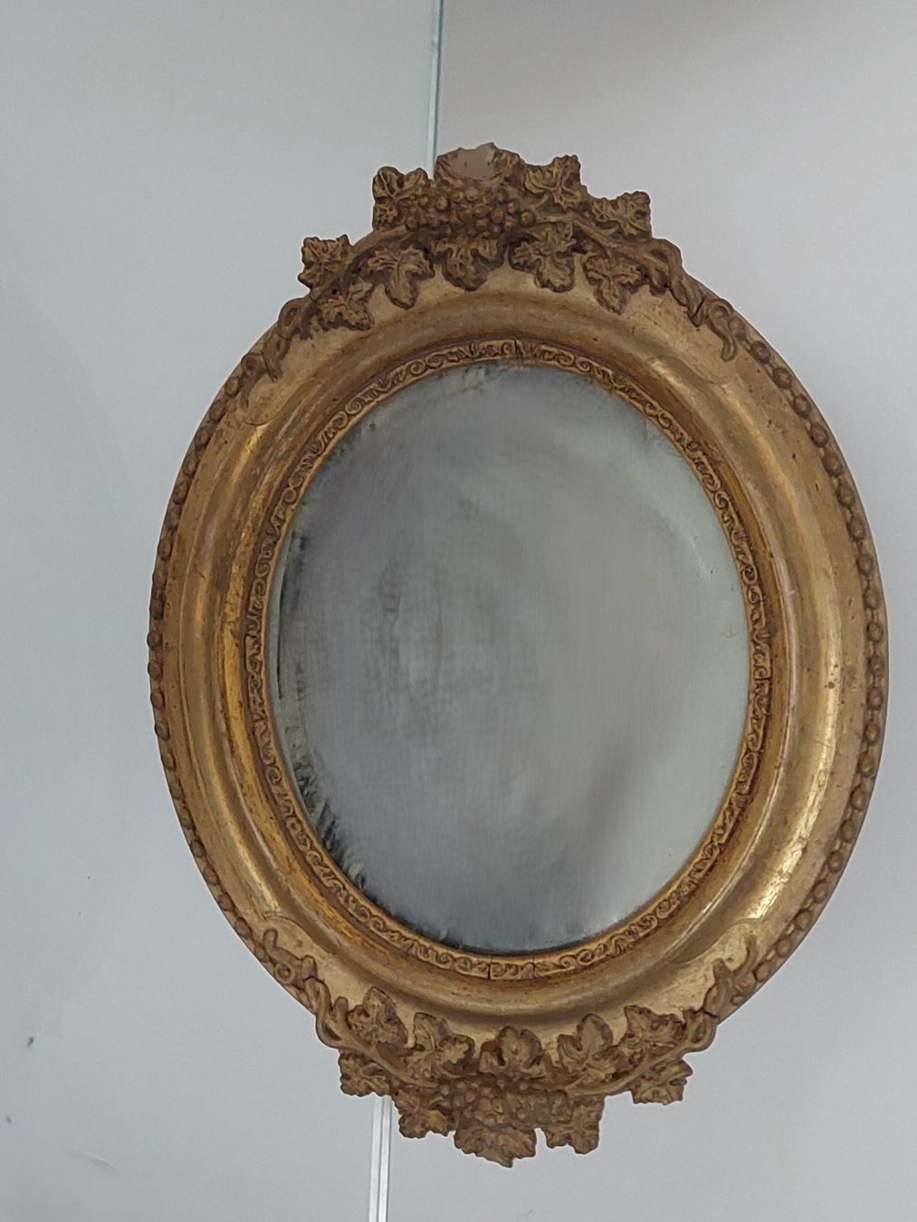 Cadres de tableaux: Ovaler Bilderramit Goldfarben verziert – D'occasion à Lyss par Nase