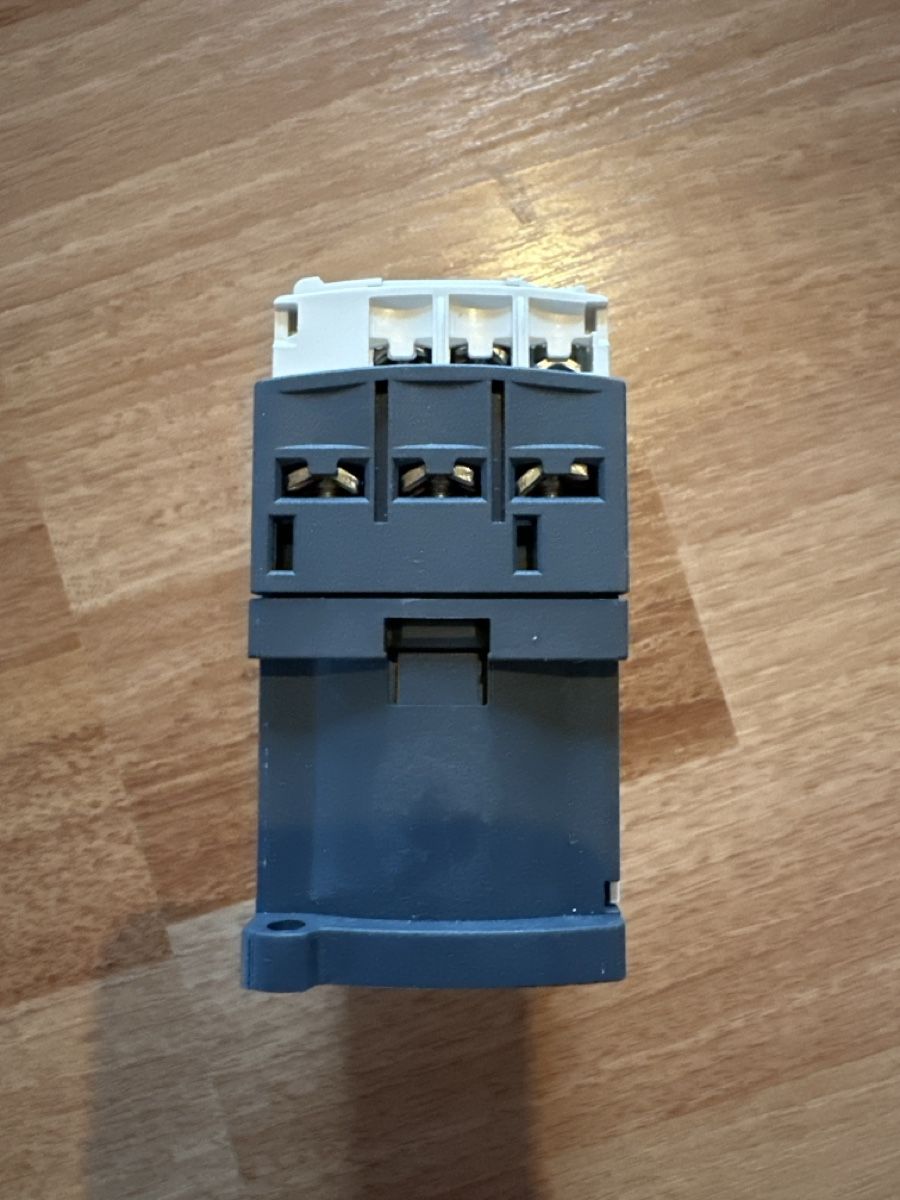 Schneider Componenti elettronici: Schneider Leistungsschütz LC1D18 24V DC  – Usato da Wald AR venduto da sim_m9vw 1