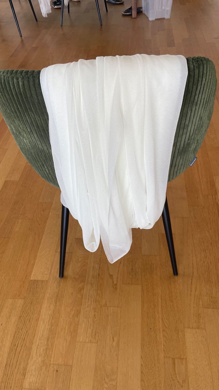 Tessuti: Stoffbahn Chiffon Elfenbein 5.6m – Usato da Wetzikon ZH venduto da Filopf