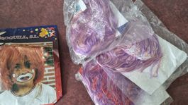 Violette Perücke, zerzaust, Schulterlang für 6.90
