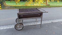 Holzkohlegrill fahrbar mit Ascheschublade gebraucht