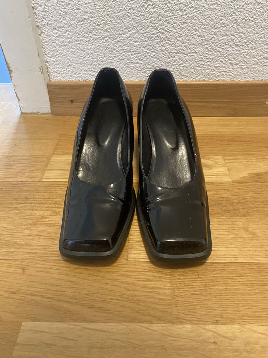 Scarpe da donna: Pumps Lackleder schwarz Gr. 36.5 – Usato da Wabern venduto da Jo.le 1